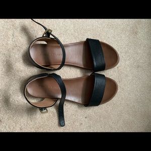 Black/tan open toed sandals with strap